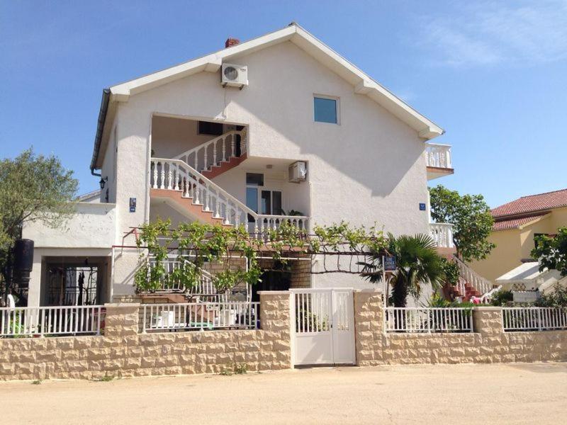 Apartmani Slavica Biograd Na Moru Eksteriør billede